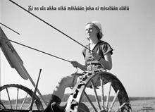 Lataa kuva Galleria-katseluun, paitakuva ei se ole akka eikä mikkään joka ei miestään elätä historiallinen kuva, retrokuva