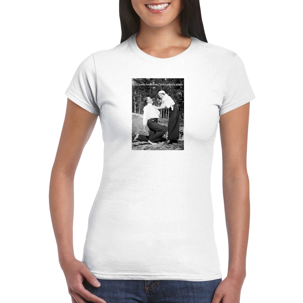 valkoinen naisten paita Sitä kuusta kuuleminen jonka juurella asunto historiallinen kuva, retrokuva