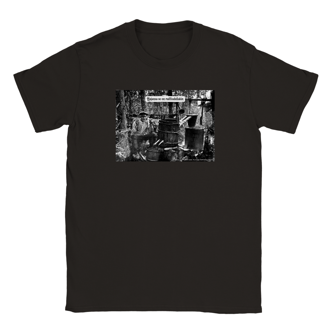 musta miesten paita Rajansa se on raittiudellakin historiallinen kuva, retrokuva hauska huumoripaita Miilun putiikki